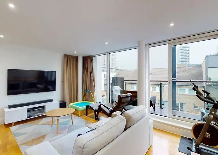 Londwell, Canary Wharf Loft With Panoramic Balcony